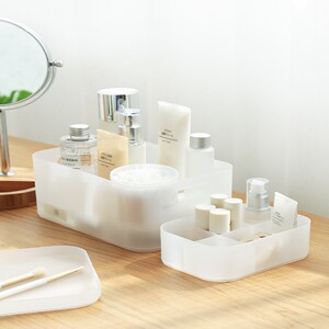 小型多功能护肤品盒子收纳盒小号有盖便携化妆台首饰盒塑料化妆品