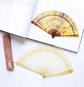 antique 十八世纪 珍贵稀有 牛角镂空雕刻 古董折扇