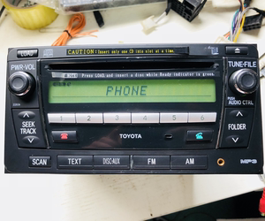 进口丰田酷路泽原车前置6碟cd机自带功放蓝牙aux播放改装