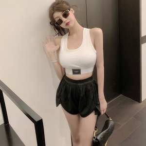 夏天女装热榜每日穿搭合集休闲运动套装女露脐背心高腰短裤两件套