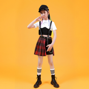 女孩爵士舞蹈裙露脐