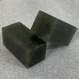 丹东墨绿冻石章料
