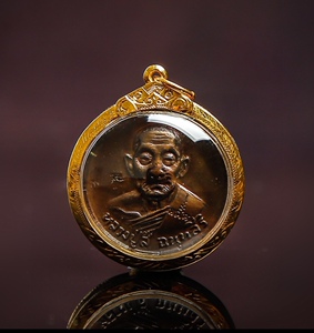 泰国佛牌龙婆喜2519自身像佛牌金壳萨玛空卡正品顺丰包邮正牌