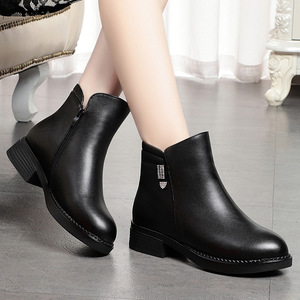 蜘蛛王旗舰店羊毛短靴女冬加绒皮鞋平底平跟女靴大码中年女士皮靴