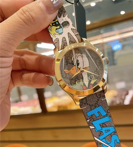 gucci/古驰新款手表唐老鸭迪士尼限量版情侣男石英表女士腕表