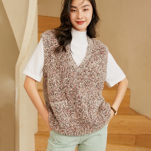 毛线圈马甲女