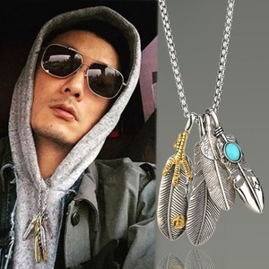 余文乐同款日韩羽毛情侣项链男女嘻哈鹰爪高桥潮牌叶子毛衣吊坠酷