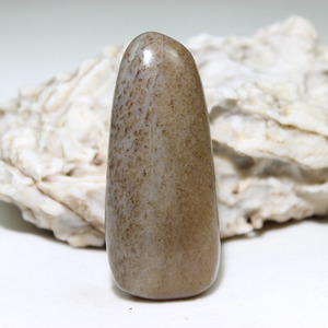 新疆和田玉籽料原石原料78克水草沁桃花玉紫罗兰玉龙河玉石把件