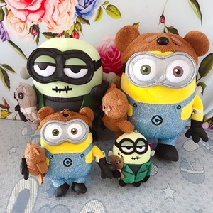 日本usj环影城minons小黄人bob抱小熊tim公仔挂件胸针毛绒玩具