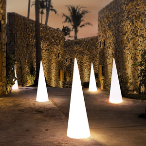led发光引路灯酒店餐厅阳台走廊过道灯户外太阳能草坪锥形落地灯