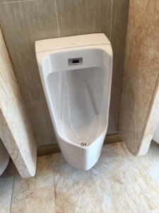 toto挂墙式小便斗uw870rb壁挂式全自动一体感应小便器工程小便池
