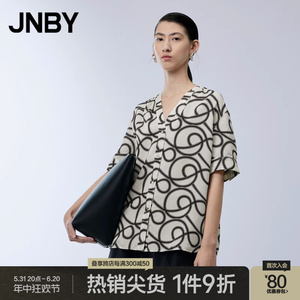 JNBY/江南布衣音符印花衬衫女夏季V领落肩袖短袖宽松薄款H型衬衣