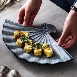 日式创意陶瓷餐具家用寿司盘子不规则个性扇形盘菜盘小吃点心摆盘