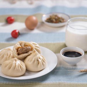 鲜8高汤鲜肉包子黑猪麦香馒头速冻速食早餐面点营养