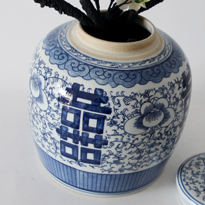 景德镇手绘陶瓷摆件青花瓷储物罐带盖茶叶罐子喜字罐糖果装饰花瓶