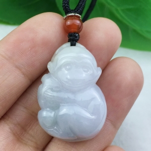 立体精雕天然a货翡翠玉生肖猴子属相吊坠挂件 男女士款猴子抱寿桃