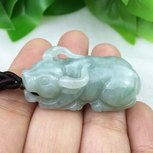 天然立体精雕绿底翡翠a货玉生肖属相牛吊坠挂件 男女士款牛年项链