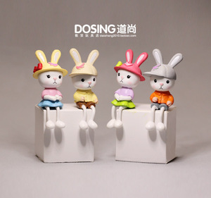 坐姿小兔子 戴帽子情侣小白兔 塑料人偶手办玩具玩偶模型摆件