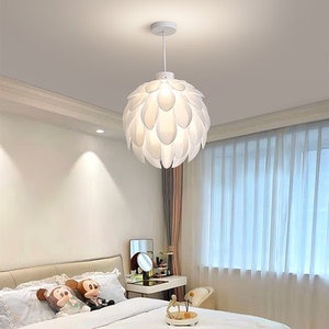 北欧卧室吊灯花瓣松果灯温馨浪漫ins少女儿童房间灯饰网红餐厅灯