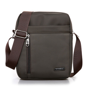 男士包包中老年单肩包爸爸斜挎包休闲尼龙牛津布户外运动竖款背包