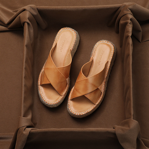 月月家复古棕色草编厚底坡跟凉拖鞋女真皮外穿2022新款时尚一字拖
