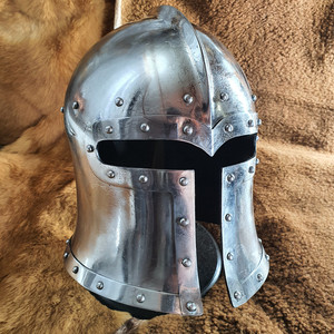 板甲头盔