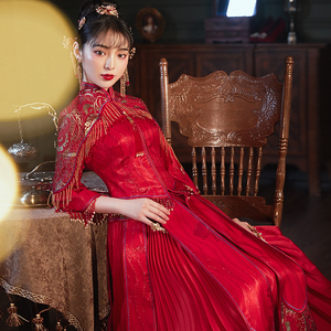 红婚纱女新娘中国风