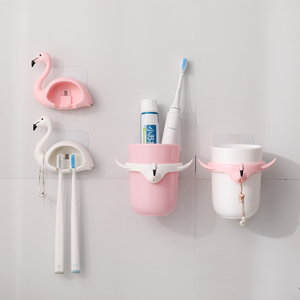 情侣牙刷架套装简约吸壁式免打孔可爱牙刷挂卫生间两口牙刷置物架