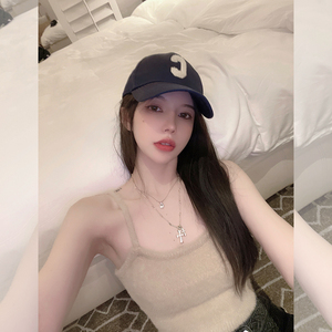 titi小姐姐 软萌胸器 纯欲杀手 环保貂绒杏色短款露脐吊带上衣女
