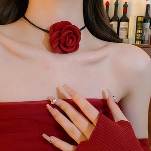 红色玫瑰花颈链choker颈花颈带项链女款脖子系花朵锁骨链红花配饰