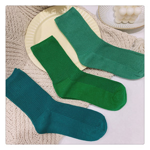 复古绿色袜子女质感纯色薄荷绿祖母绿中筒袜四季日系简约堆堆袜棉