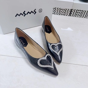 玛莎玛索2022春夏新款欧洲站镶钻桃心尖头时尚百搭舒适网红瓢鞋