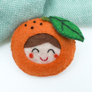 不织布制胸针全手工小橙子可爱徽章卡通儿童别针安全扣针布艺襟章