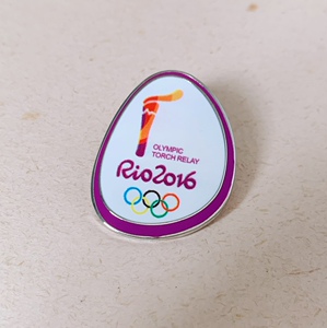 2016里约奥运会徽章火炬接力纪念章实物如图