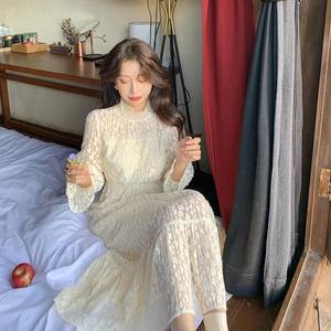 小怡2020冬装新款休闲复古蕾丝显瘦喇叭袖中长款打底连衣仙女裙