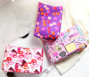 倩洗漱箱B新款个性涂鸦彩妆粉色紫色化妆包手拿收纳包包中包