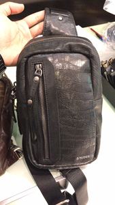 香港TOUGH潮牌男士牛皮革胸包户外运动手机包单肩斜挎包小包03841