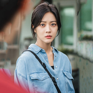 欧洲九尾狐传赵宝儿南智雅同款衣服秋蓝色牛仔衬衫女外穿长袖上衣