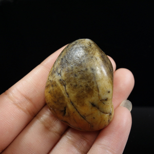 和田玉籽料原石僵