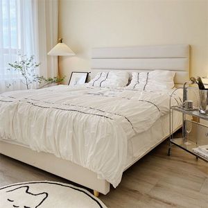 白色真皮实木床