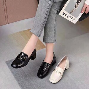 冰洁女鞋2022春季新款单鞋头层牛漆皮低跟粗跟时装鞋韩版潮688359