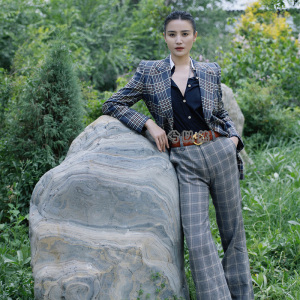 宋佳明星同款时尚格纹西装套装女2022秋季新款格子西服裤子两件套