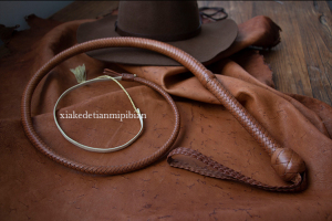 印第安纳琼斯鞭短款 关东侠客手工皮鞭 原色植鞣袋鼠鞭(需定制)