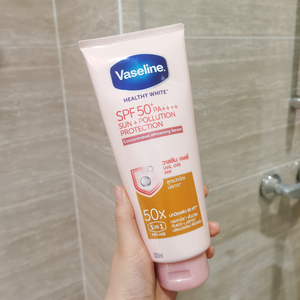 晒不黑 泰国凡士林50x美白精华素身体防晒乳320ml清爽水润spf50