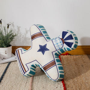 儿童抱枕飞机战斗机靠垫男孩直升机救援机客机靠枕男生卡通玩偶