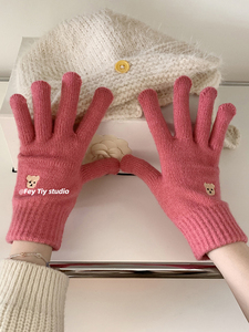 刺绣小熊毛线针织手套分指冬季保暖少女风纯色可爱可触屏韩版学生