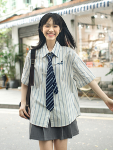 小雨良品日系学生蓝色条纹领带短袖衬衫女夏款宽松小个子韩版上衣