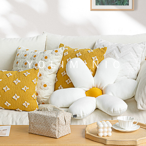 北欧ins风花朵抱枕沙发客厅姜黄色小雏菊抱枕民宿轻奢靠枕垫背