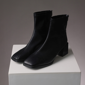 梅子熟了黑色复古方头皮靴女款2022年秋季新款百搭粗跟休闲女鞋