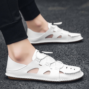 夏季透气沙滩鞋男白色包头凉鞋网红个性潮鞋青年洞洞鞋休闲小皮鞋